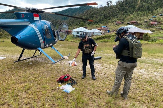 pilota di elicottero neozelandese a Papua