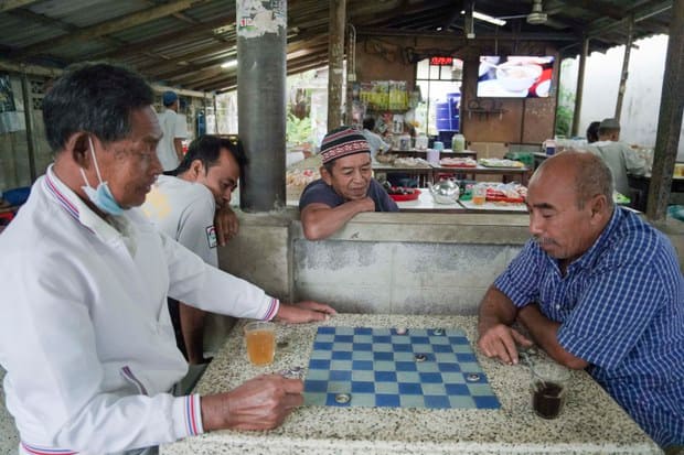 Una tazza di caffè nel cambiamento climatico e sociale