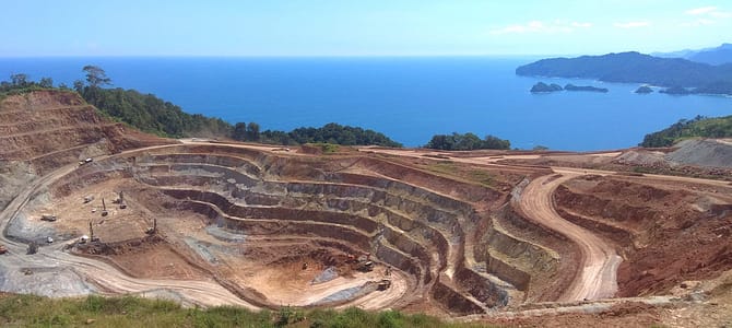 Una miniera d’oro a Monte Tumpang Pitu a Giava Una miniera d’oro a Monte Tumpang Pitu a Giava