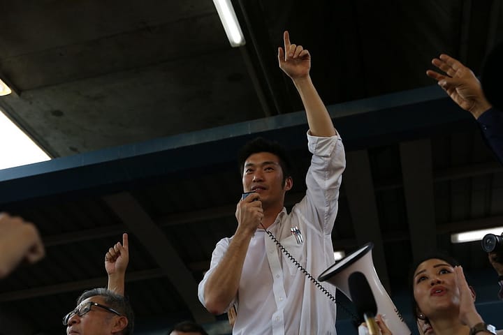 fine della camicia di forza della democrazia