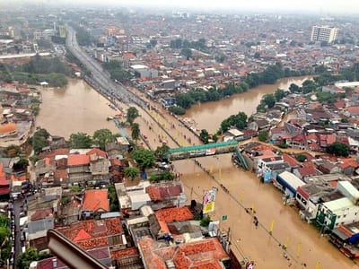 INDONESIA: Giacarta, per non essere sommersa dall’acqua