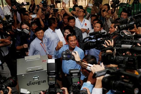 Chiuso profilo Facebook di Hun Sen per minacce di violenza