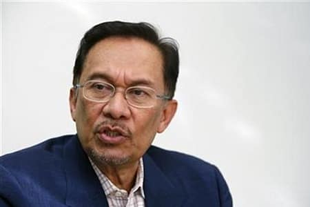 Parlamentari malesi di opposizione in marcia per il voto parlamentare