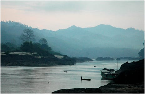 Una diga trasforma il grande fiume Mekong in un ruscello sabbioso