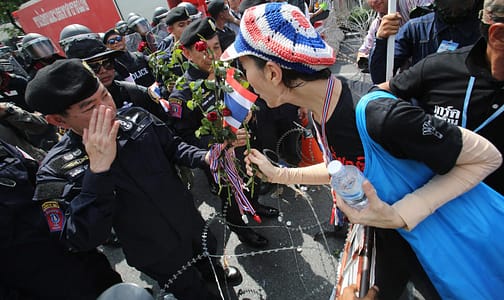 THAILANDIA: a Bangkok la protesta si estende