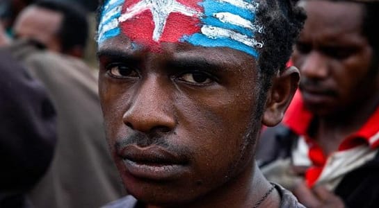 Torture sul corpo esanime di Wity Unue a Papua occupata