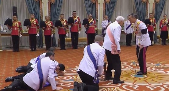 Critica della monarchia thai: si spera che cambierà qualcosa