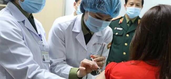 Vaccinazione e casi di COVID-19 nell’insolito momento difficile del Vietnam