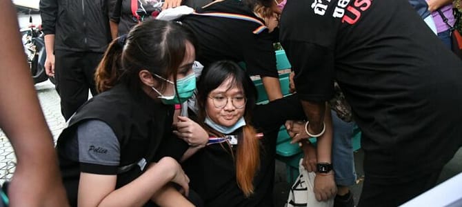 I sogni della gioventù thailandese nel triangolo di Din Daeng a Bangkok