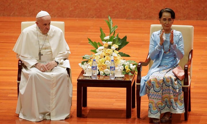 anno 2017 papa francesco Suu Kyi